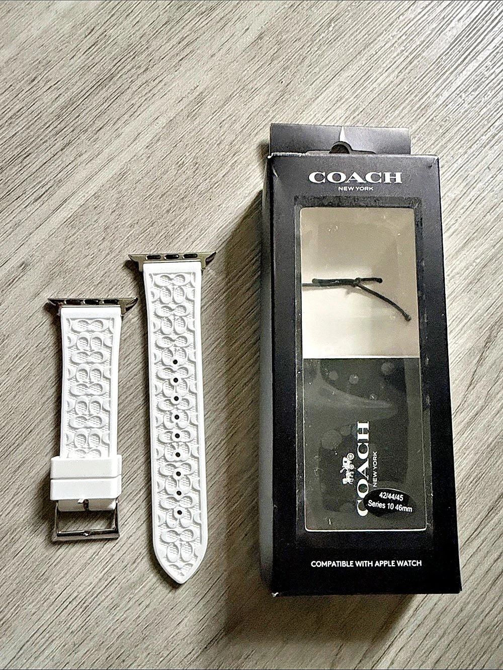 Coach Signature Silicone Apple Watch Strap White BNIB I - Picture 2 of 3